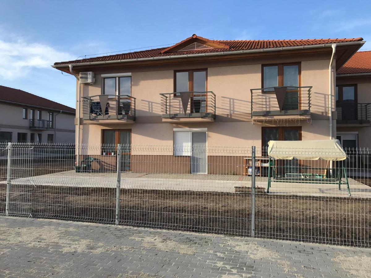 Relax Apartman Veresegyhaz Exterior photo