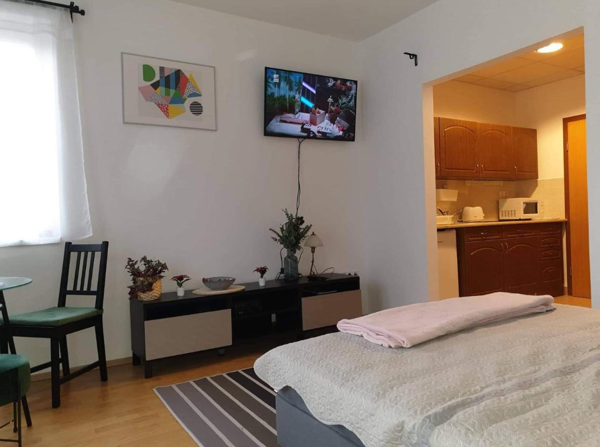 Relax Apartman Veresegyhaz Exterior photo